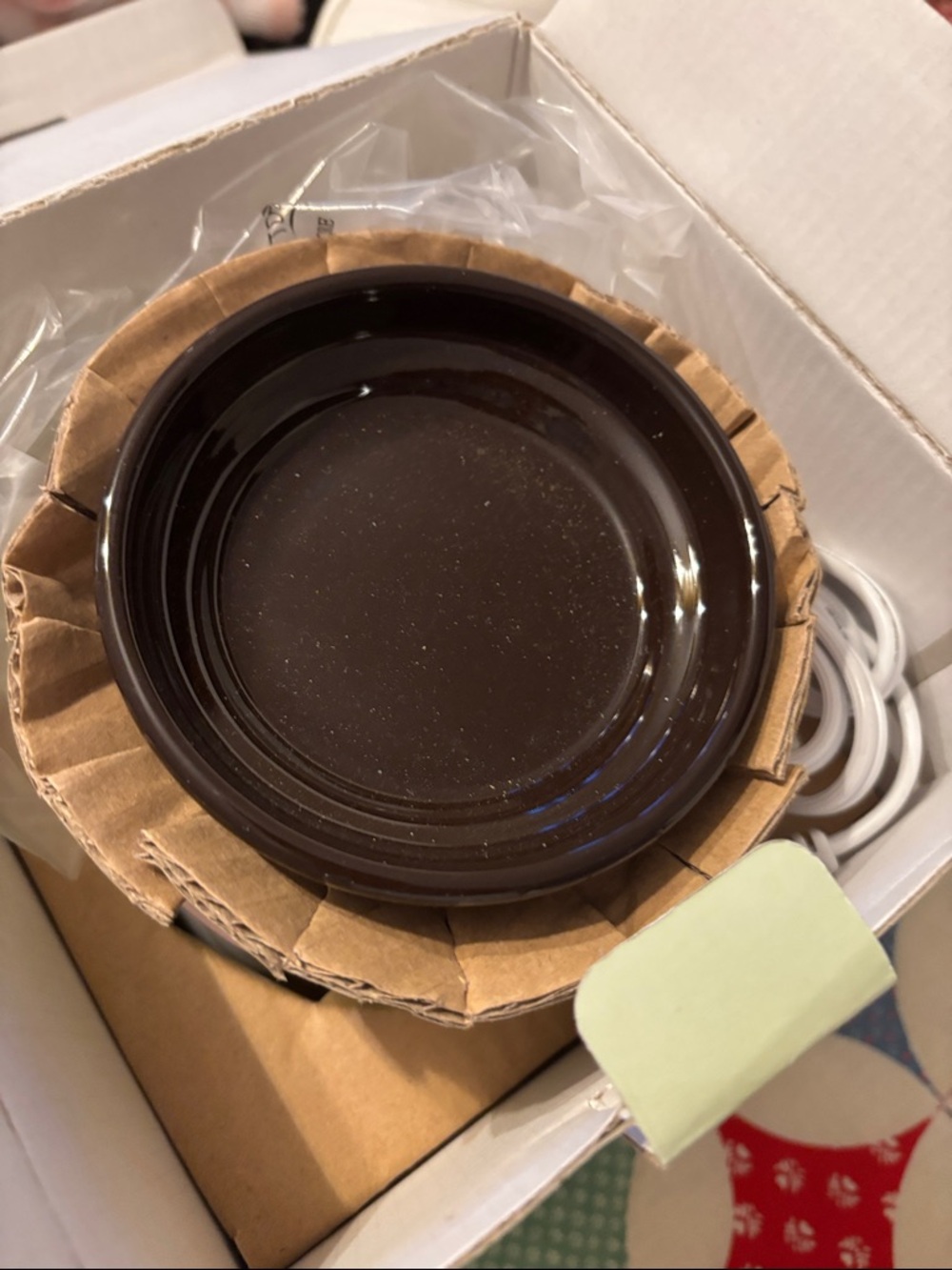 Scentsy Cupcake Mid-Size Warmer Box in Cream and Purple - Picture 2 of 4